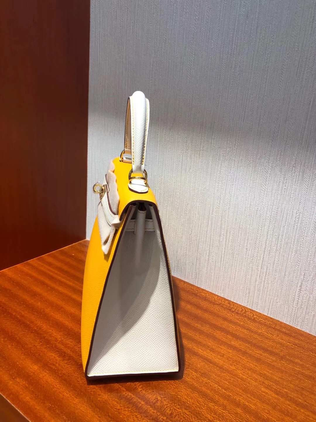 Stock Fashion Hermes 9V Jaune D&#8217;or/CK10 Craie Epsom Calf Sellier Kelly25CM Bag