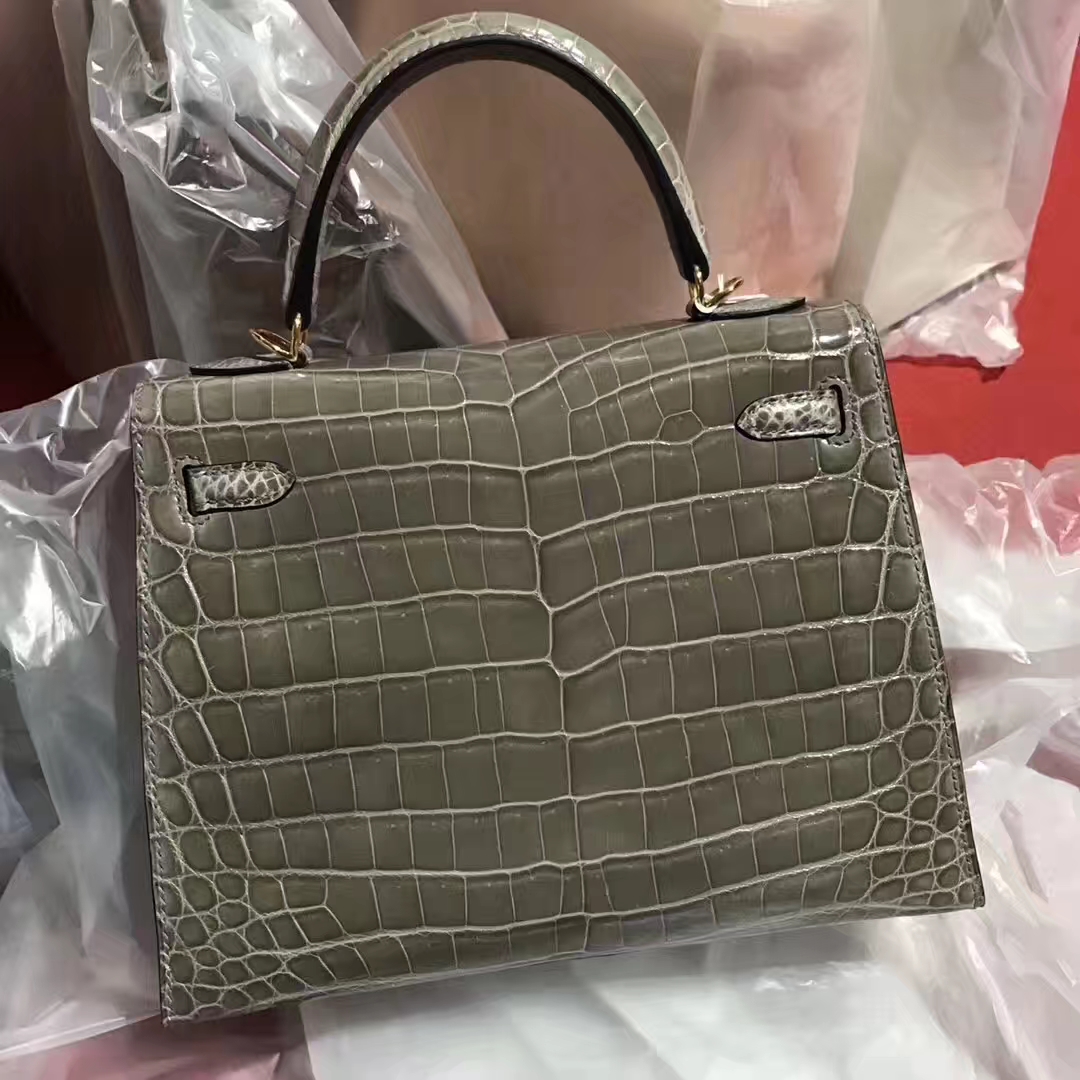 Stock Hermes CK81 Gris Tourterelle Shiny Crocodile Kelly Bag25CM Gold Hardware