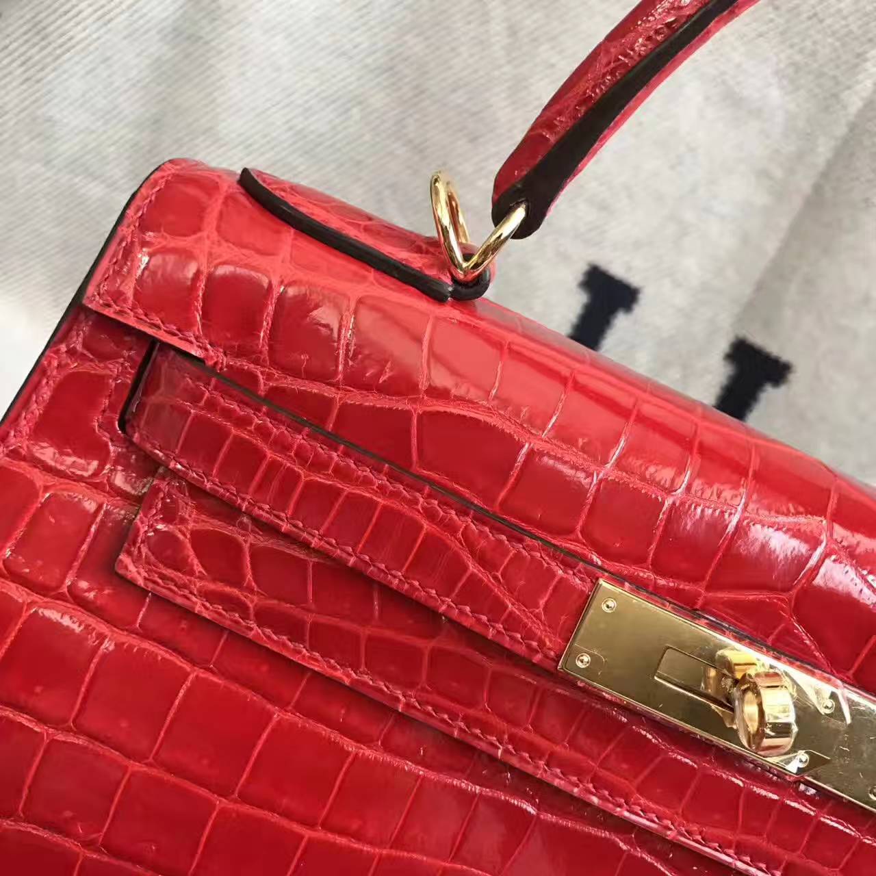 Hand Stitching Hermes Crocodile Shiny Leather Kelly 28cm in CK95 Braise