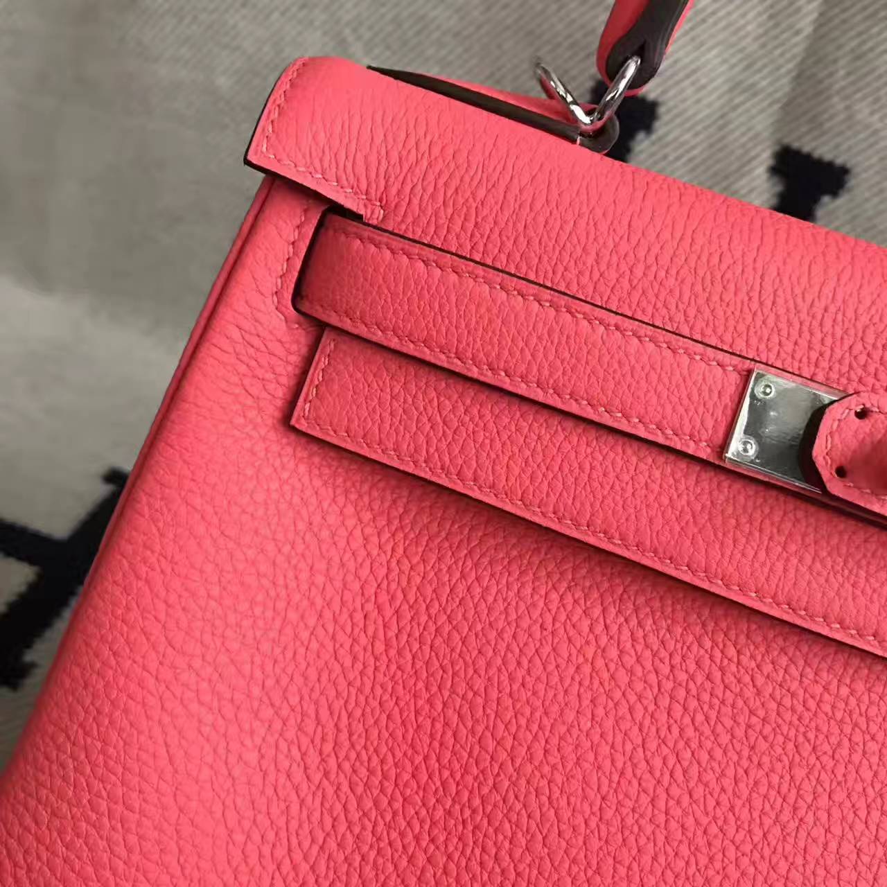 Wholesale Hermes Kelly28cm Handbag in T5 Peach Pink Togo Leather