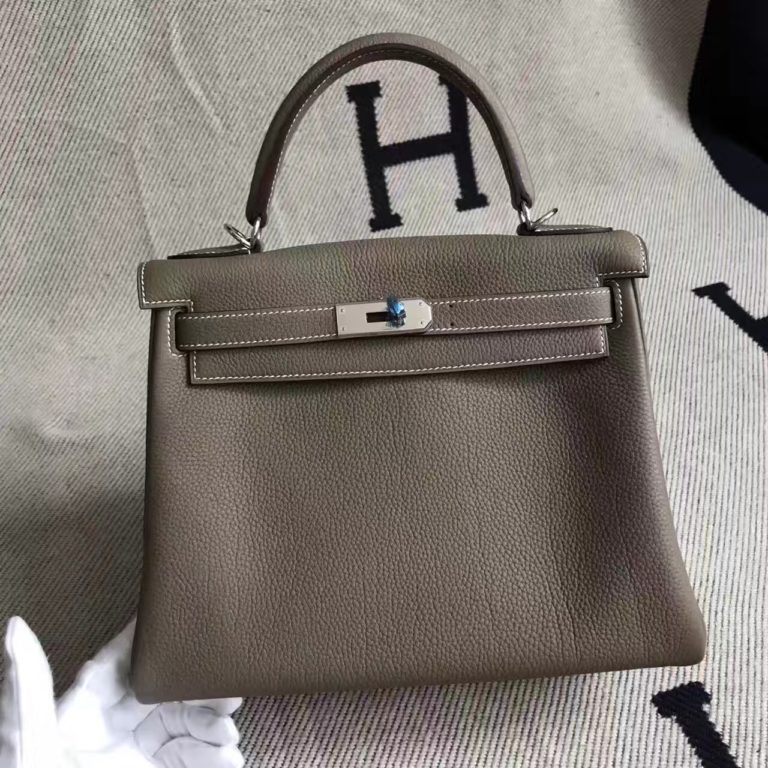 Hand Stitching Hermes C 18 Etoupe Grey Togo Leather Retourne Kelly Bag  28CM