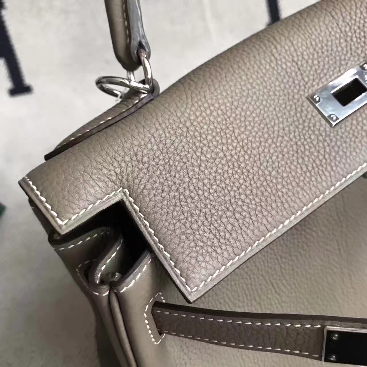 Hand Stitching Hermes C18 Etoupe Grey Togo Leather Retourne Kelly Bag 28CM