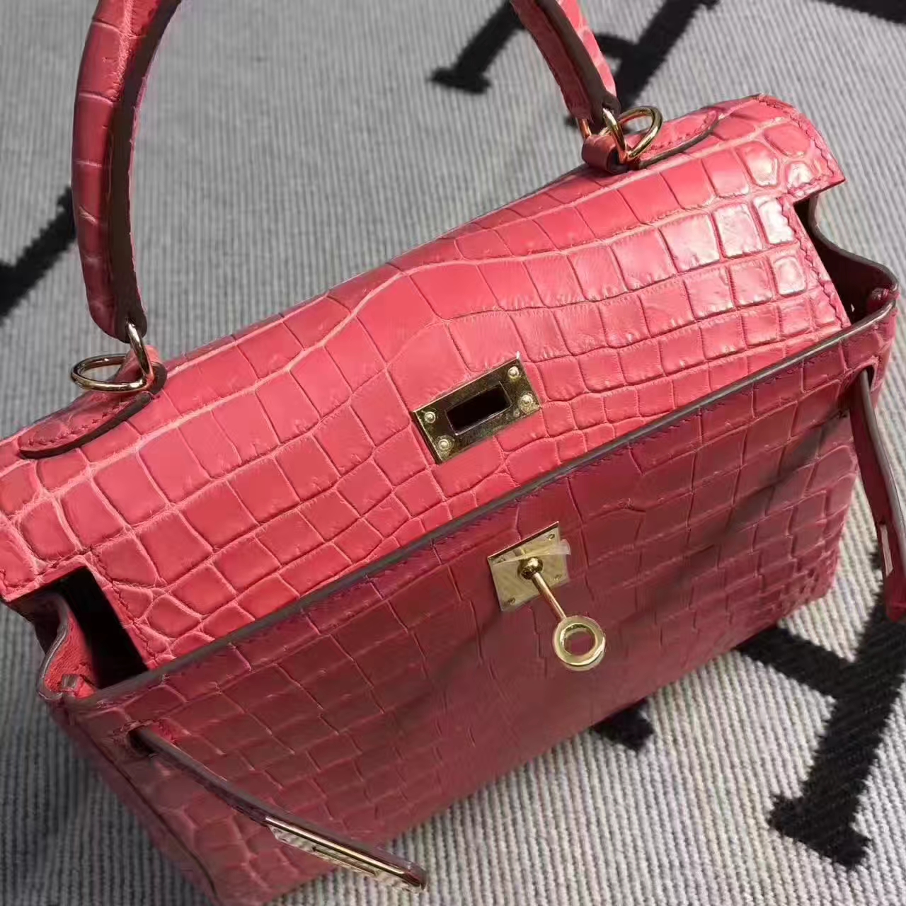 Discount Hermes Rose Peach Crocodile Matt Leather Retourne Kelly Bag28CM