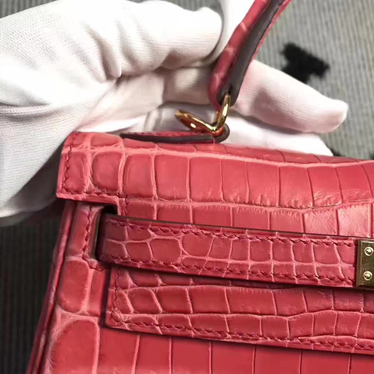 Discount Hermes Rose Peach Crocodile Matt Leather Retourne Kelly Bag28CM