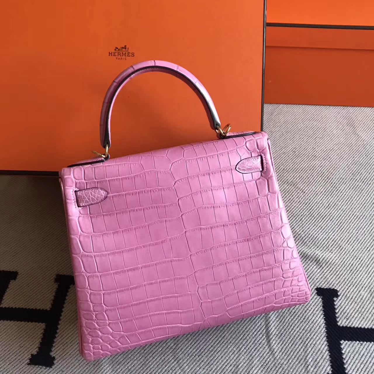 Wholesale Hermes Retourne Kelly28cm Bag in 5P Rose Sakura Crocodile Matt Leather
