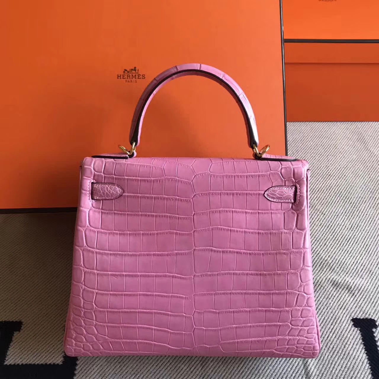 Wholesale Hermes Retourne Kelly28cm Bag in 5P Rose Sakura Crocodile Matt Leather