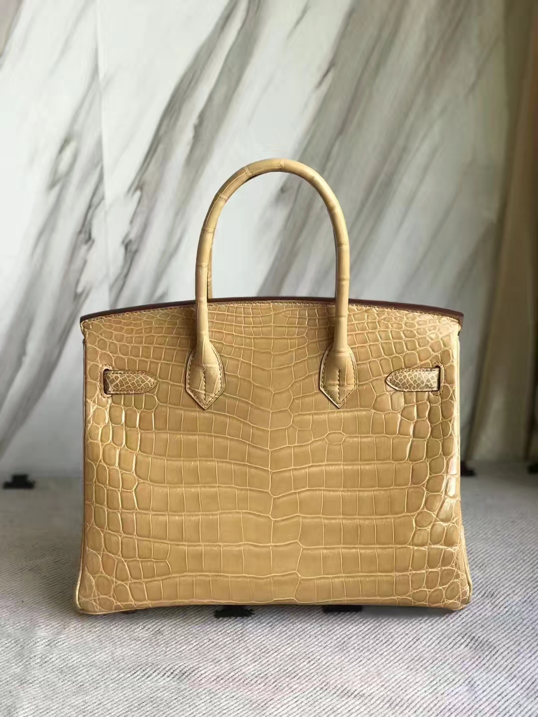 Elegant Hermes Shiny Crocodile Leather Birkin30cm Bag in 1C Poussiere Silver Hardware