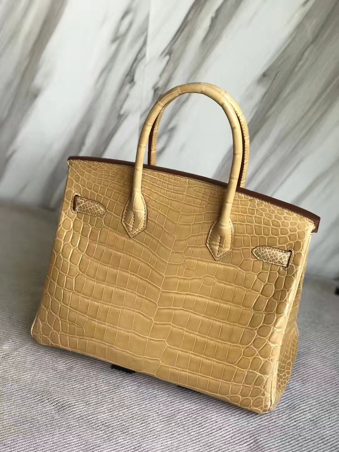 Elegant Hermes Shiny Crocodile Leather Birkin30cm Bag in 1C Poussiere Silver Hardware