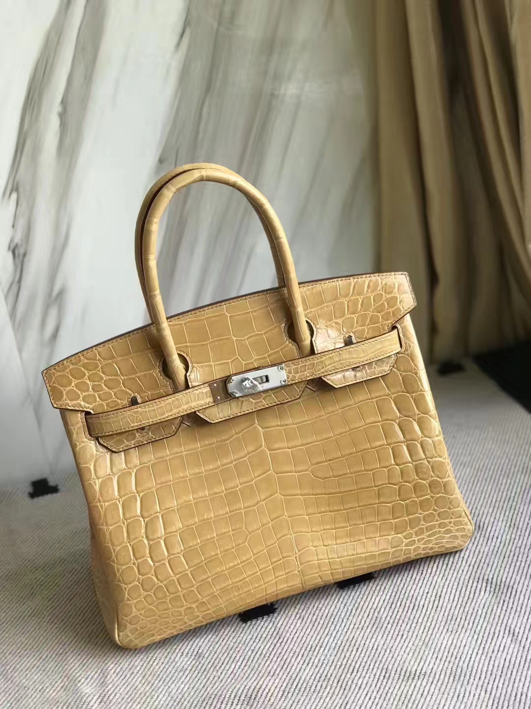 Elegant Hermes Shiny Crocodile Leather Birkin30cm Bag in 1C Poussiere Silver Hardware