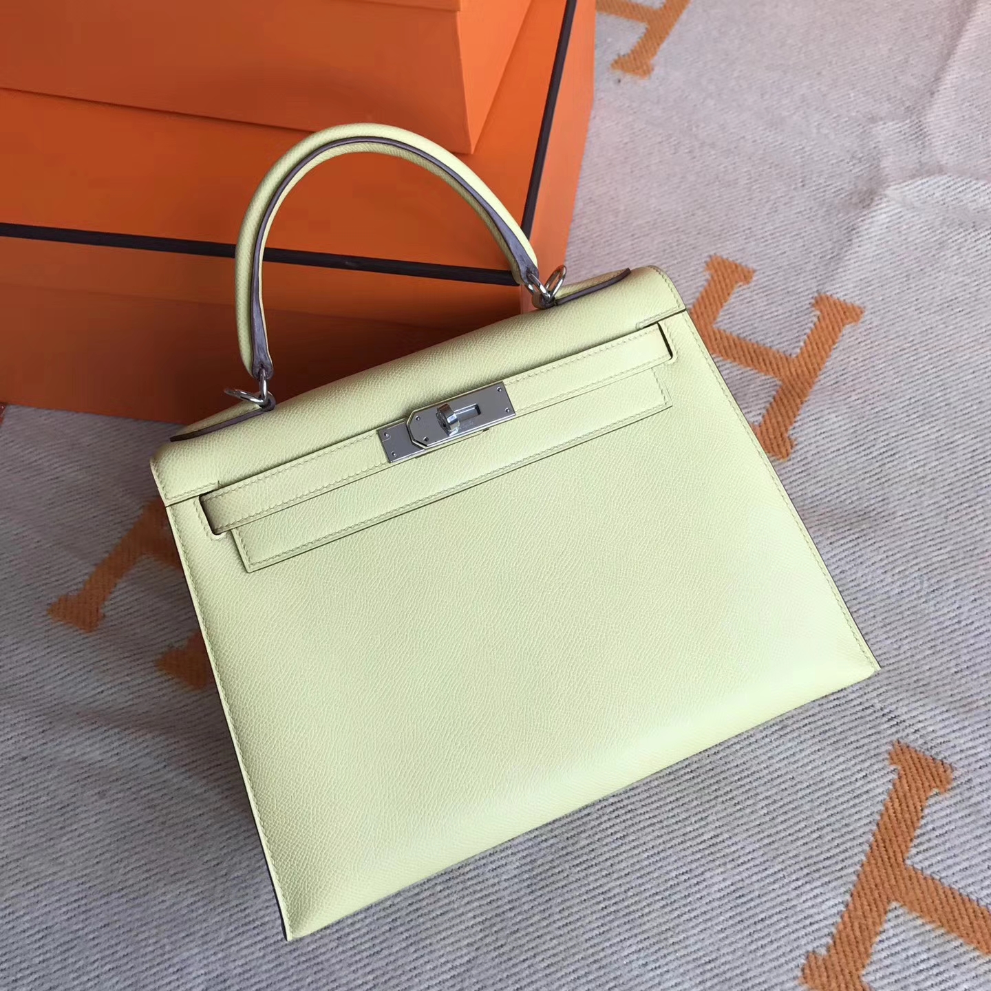 New Arrival Hermes Epsom Calfskin Kelly28cm Bag in 1Z Jaune Poussin