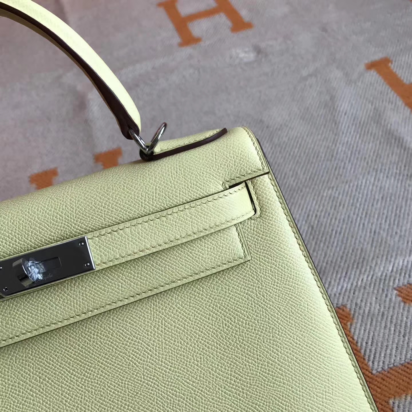 New Arrival Hermes Epsom Calfskin Kelly28cm Bag in 1Z Jaune Poussin