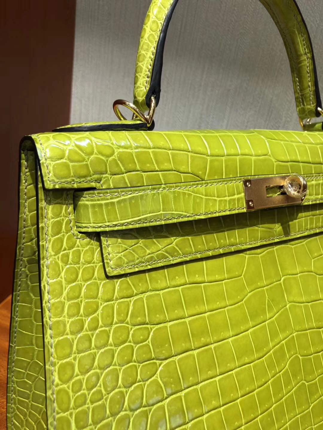 Luxury Hermes 6R Kiwi Green Porosus Shiny Crocodile Kelly28CM Bag Gold Hardware