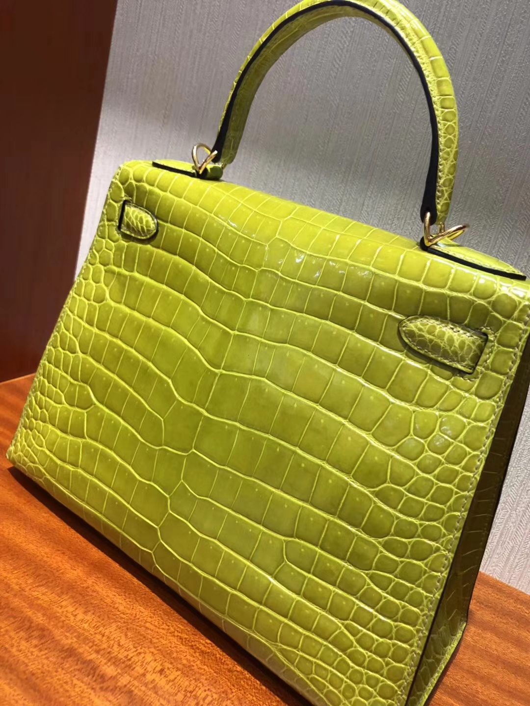 Luxury Hermes 6R Kiwi Green Porosus Shiny Crocodile Kelly28CM Bag Gold Hardware