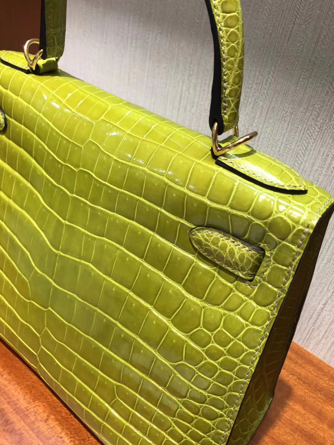 Luxury Hermes 6R Kiwi Green Porosus Shiny Crocodile Kelly28CM Bag Gold Hardware