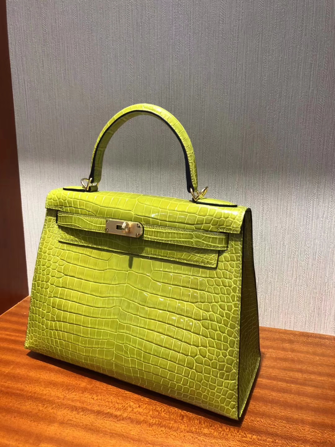 Luxury Hermes 6R Kiwi Green Porosus Shiny Crocodile Kelly28CM Bag Gold Hardware