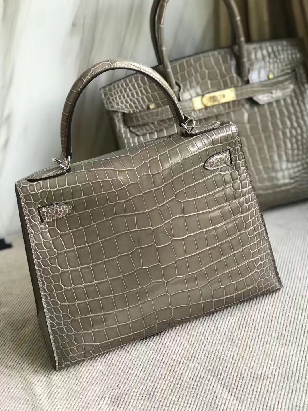 Fashion Hermes Shiny Crocodile Leather Kelly28CM Bag in C81 Gris Tourterelle